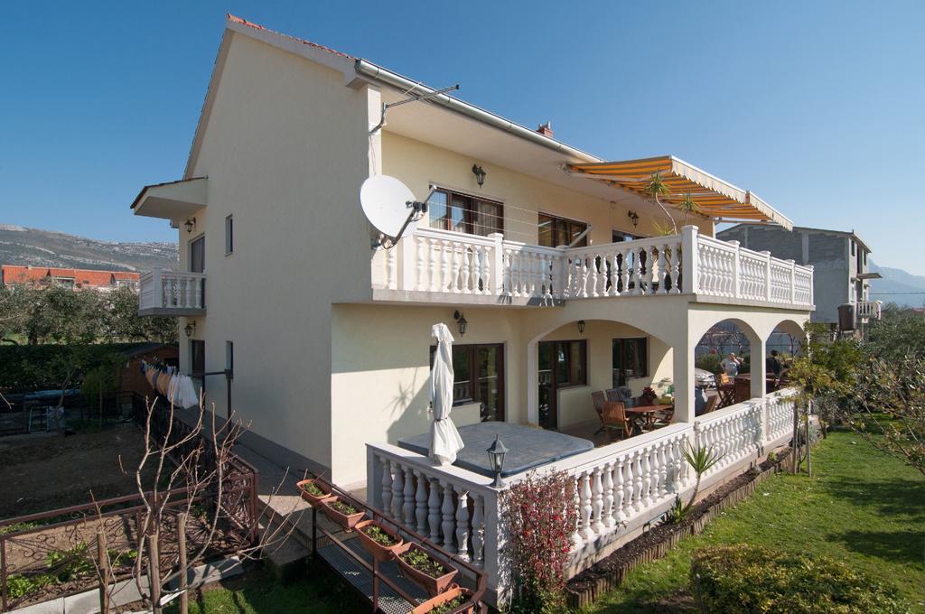 Apartments Corana Kastela Dış mekan fotoğraf